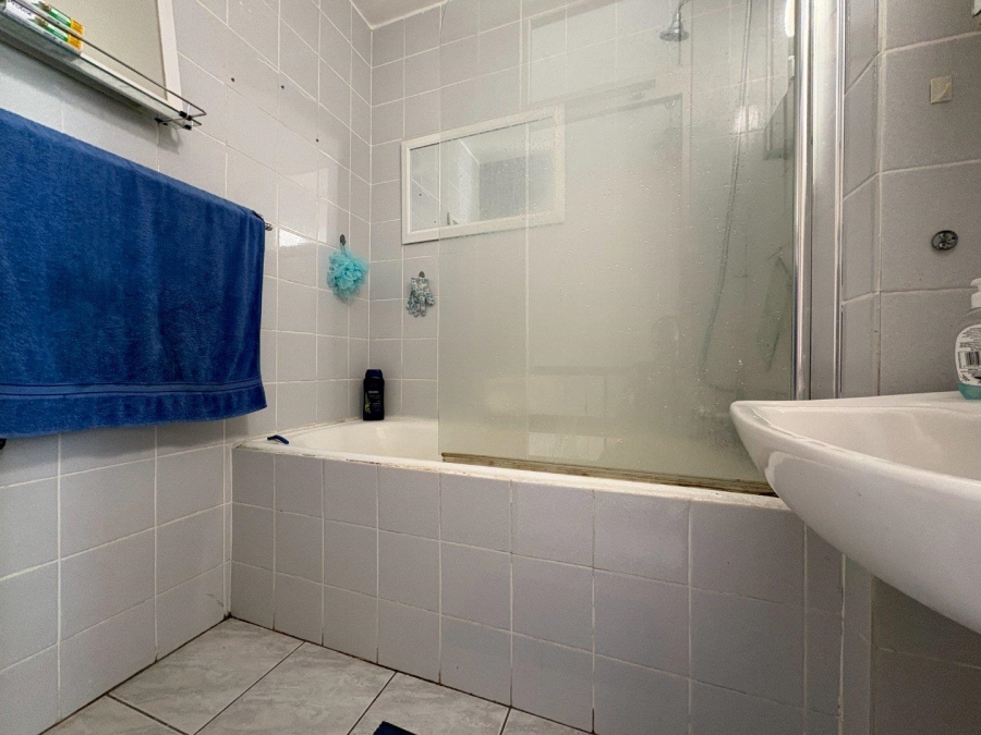 2 Bedroom Property for Sale in Loevenstein Western Cape